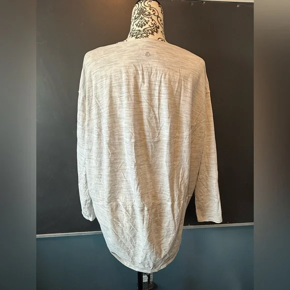 Lululemon Back In Action Top - Picture 2 of 6